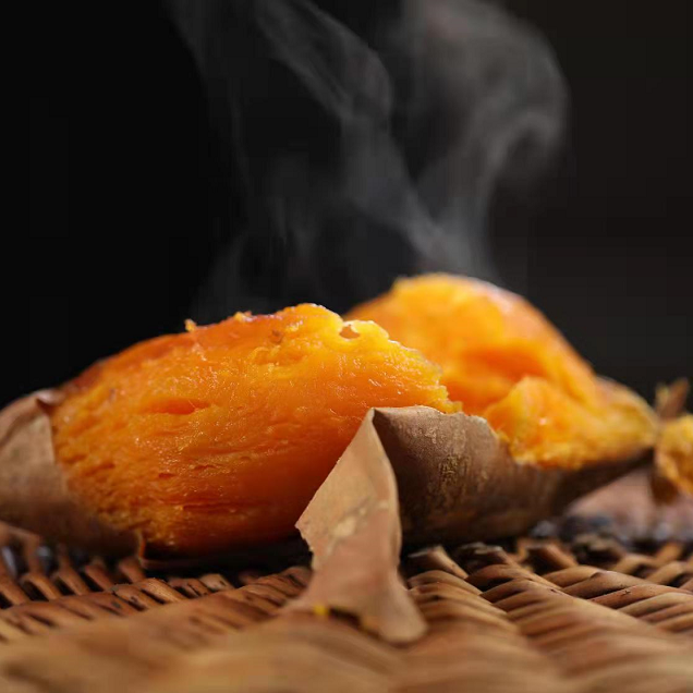 【2025 山东烤薯】最适合冬日里烤着吃的一款番薯，肉质细嫩甜度高，榴莲蜜薯更有榴莲般甜糯口感，香甜暖胃，为烤而生。山东基地直发，5斤装/箱，江浙沪皖顺丰包邮~