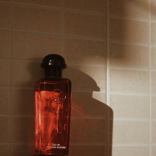 如果你想买一个不撞香的高级香水 推荐「爱马仕Hermes血色大黄」100ml   完全清新的一瓶香水，被名字带跑偏了! ! 商品图4