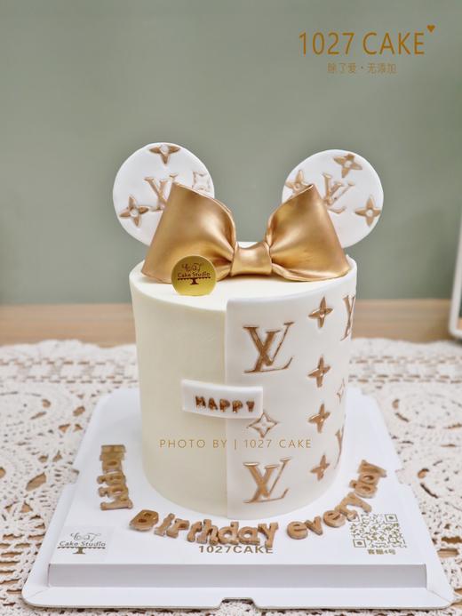 1027CAKE | 奢侈品LV   蝴蝶结 LV礼物盒 翻糖装饰蛋糕 商品图0