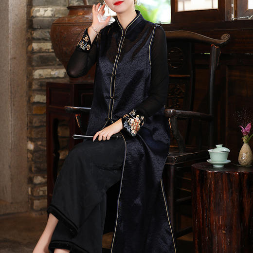 新款民族风披肩秋冬款无袖开衫复古重工刺绣长款宽松无袖外套FL99832 商品图1