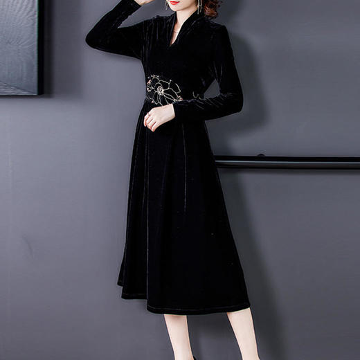 XY-AS6576 新款女装复古印花长袖金丝绒连衣裙配大衣的内搭打底长裙 商品图2