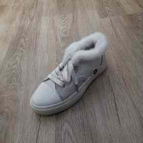 微瑕疵轻微色差，bb402冬季牛皮绒里板鞋兔毛边女棉鞋