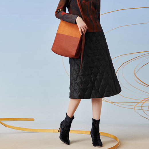 TANGY Collection/天意精品2021年秋冬新品植物染（鹅绒）羽绒半裙 商品图3