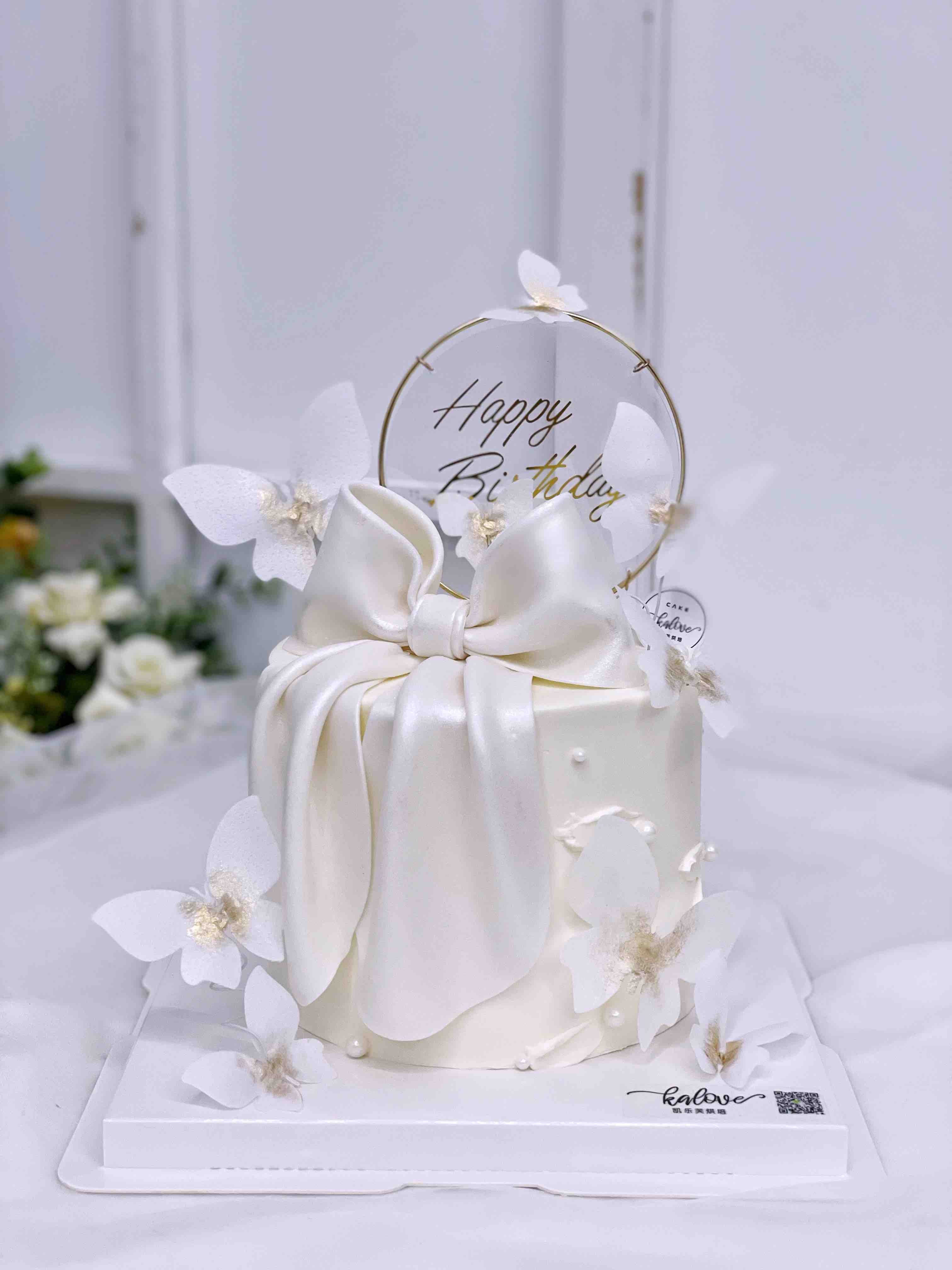 浪漫法式珠光蝴蝶结蛋糕