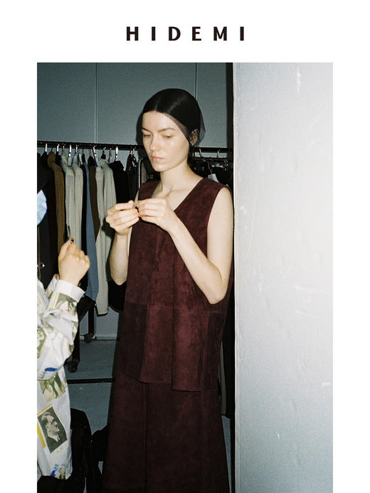 HIDEMI 勃艮第红麂皮套装 纽扣式背心/半身长裙 商品图3