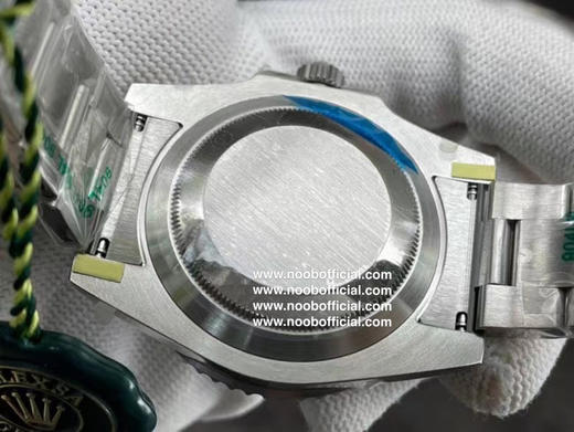 🔹ZF劳力士 🔹水鬼 精彩细节详解分析：️1️⃣接近原装的蜜蜡色夜明珠， 圈口与玻璃间的缝隙2️⃣接近原装的绿色陶瓷外圈，色差还原98% 商品图5