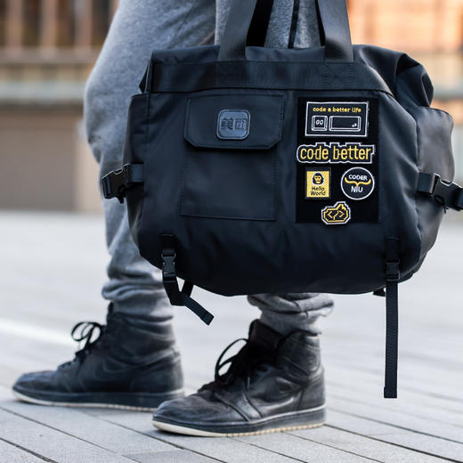 1024系列多功能斜挎包 商品图3