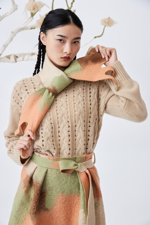 手工羊绒毛毡云朵流苏围巾 SJF93P310N 商品图3