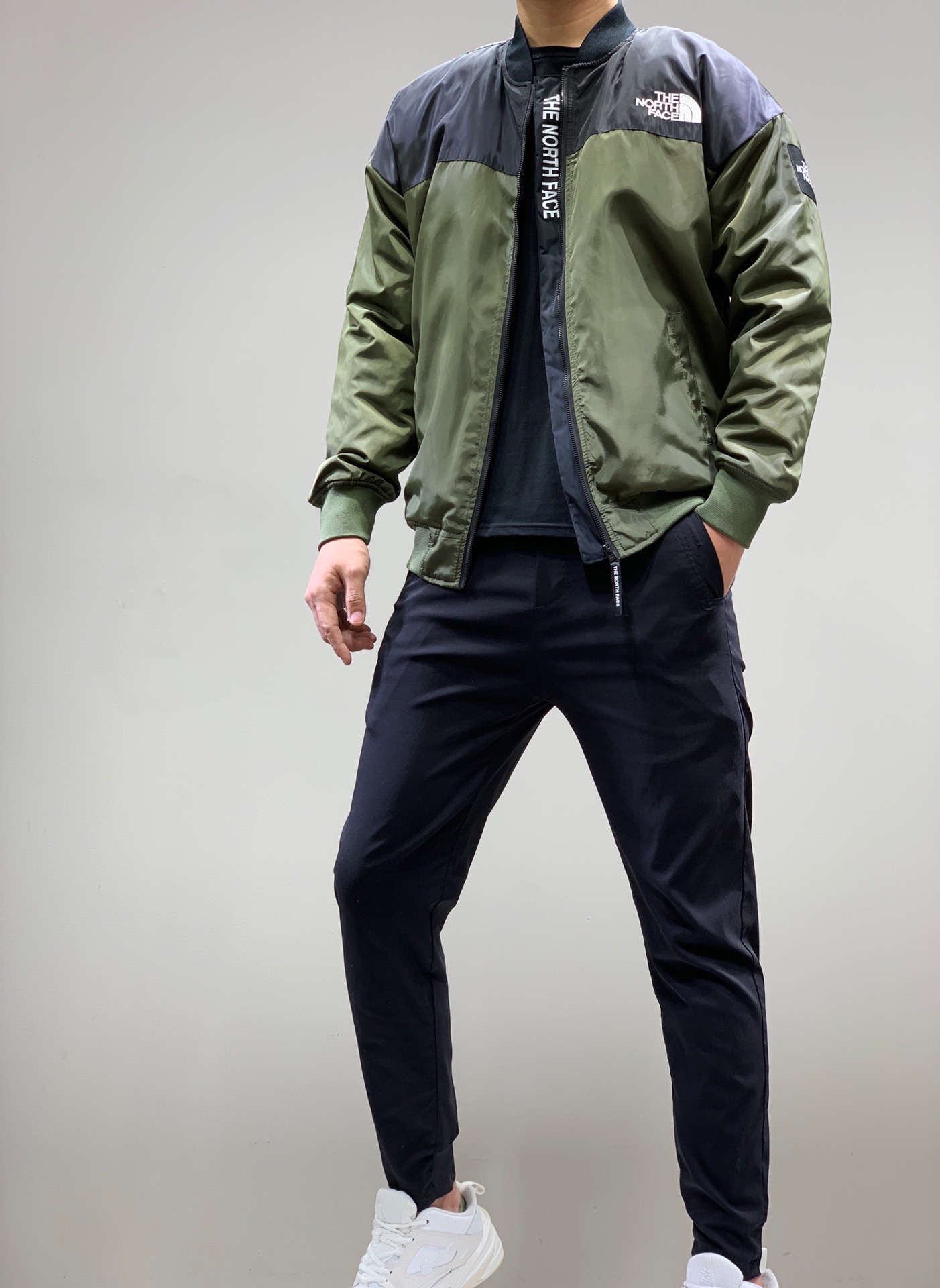 点此购买 北面男款拼接加厚撞色棉衣 ll200639