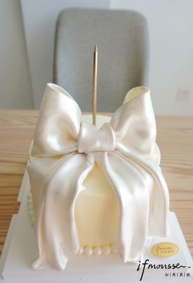 「女士」珠光纯白蝴蝶结