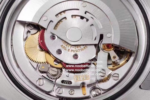 🔹ZF劳力士 🔹水鬼 精彩细节详解分析：️1️⃣接近原装的蜜蜡色夜明珠， 圈口与玻璃间的缝隙2️⃣接近原装的绿色陶瓷外圈，色差还原98% 商品图2