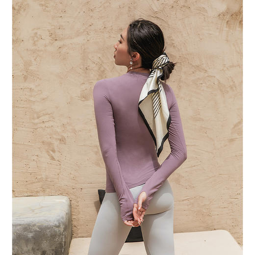 [随单洗护袋] 【裸感奶茶衣】带胸垫-不带胸垫都有-秋冬紧身上衣女紧身瑜伽服长袖t恤 商品图9