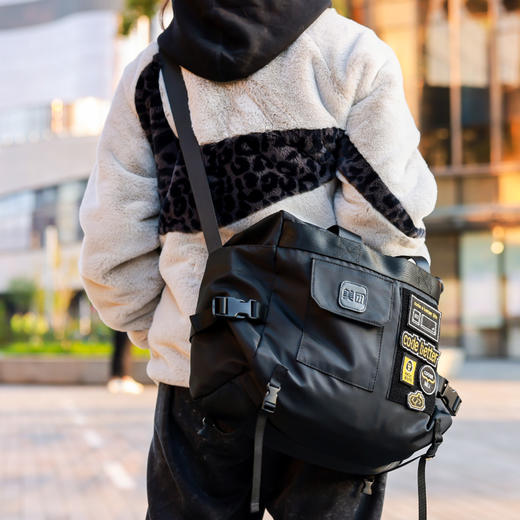 1024系列多功能斜挎包 商品图2