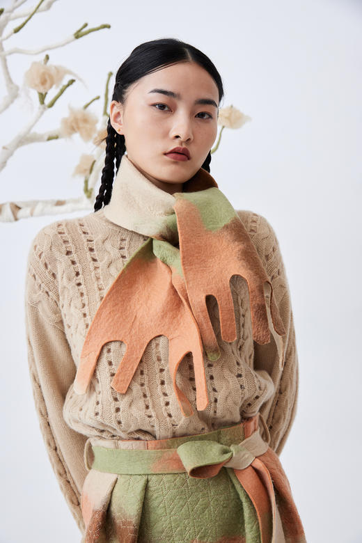 手工羊绒毛毡云朵流苏围巾 SJF93P310N 商品图0