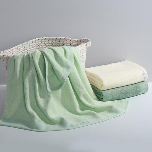 洁丽雅 再生纤维绣花浴巾 舒适裹身浴巾柔软吸水成人大毛巾 商品图1