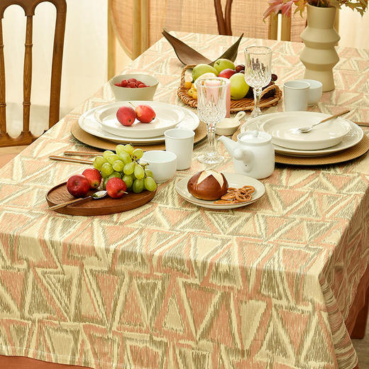 三角贡缎暗纹现代简约餐桌布 商品图3