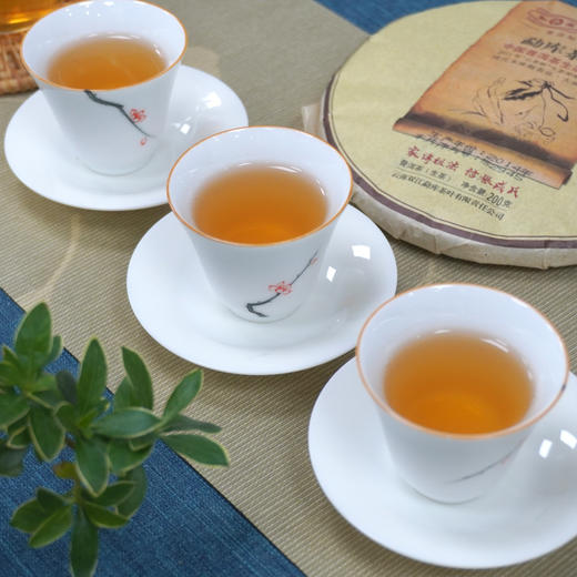 2014年勐库戎氏本味大成茶魂系列经典普洱茶生茶 一片200克一提5片 单片标价 商品图7