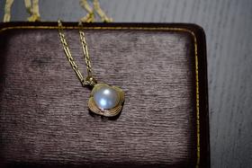 18K 四瓣花马贝珠挂坠