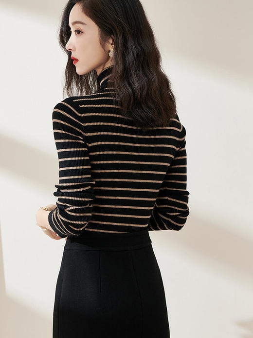 C位条纹针织衫 复古黑棕条纹 米思阳2025秋冬新款针织衫修身高圆领长袖毛衣女2541 商品图4