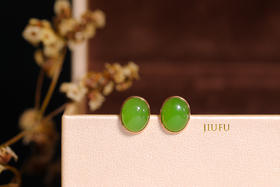 18K玫瑰金和田玉（碧玉）蛋面耳钉 /苹果绿