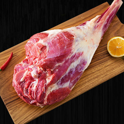 花间肥 【1.6斤-4.4斤装】新西兰羔羊谷饲带骨羊后腿排800g-1500g 整条羊腿2200g 肉质鲜嫩 不膻不腥 可煎可烤 炖煮烧烤食材 商品图1