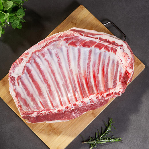 花间肥【2.8斤-4.2斤装】新西兰羔羊谷饲带骨去腩羊排（半扇羊排）1400克-2100克 原肉原切 肉质鲜嫩 不腥不膻 炖煮烧烤火锅羊肉抓饭 商品图1