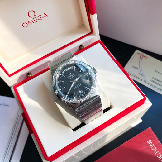 OMEGA欧米茄星座系列双历款 男士腕表
机芯：进口西铁城 商品图1