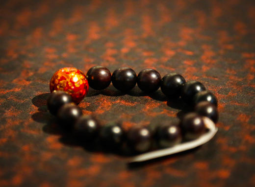 「小叶紫檀」漆珠圆珠手串 12mm 商品图2