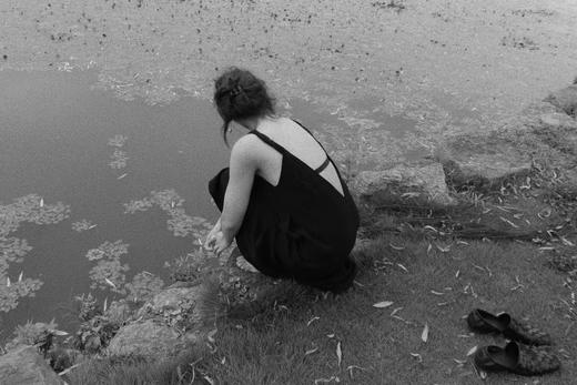 Semplicita | 扭结后背深V连衣裙 [ 黑 ] 商品图1