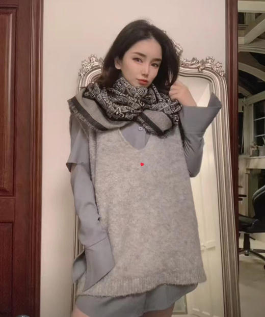 同步柜台的王炸新货！ZP 渠道硬货 L家1854限量款方巾丝毛混纺 披肩 围巾 限量版 商品图4