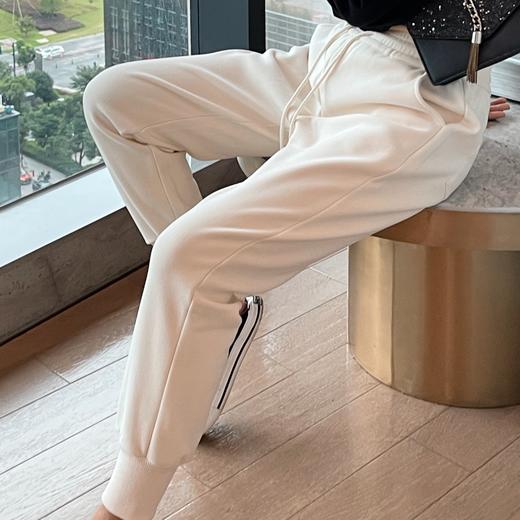 QB-C081   550克云朵卫裤冬季女装加绒加厚云朵水貂绒束口休闲运动卫裤 商品图4