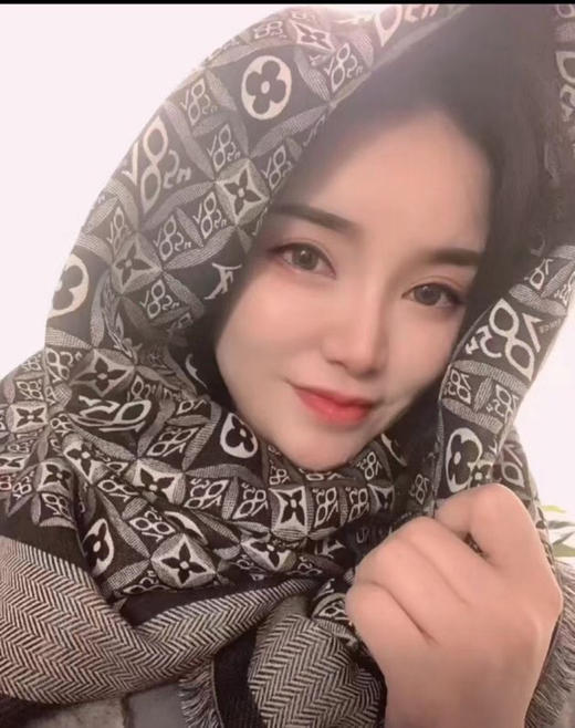 同步柜台的王炸新货！ZP 渠道硬货 L家1854限量款方巾丝毛混纺 披肩 围巾 限量版 商品图0