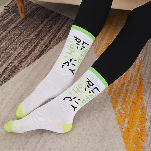 【任选6双99.5】秋冬学院风潮流秋冬精梳棉手工缝合字母笑脸提花运动潮流女袜 商品图4