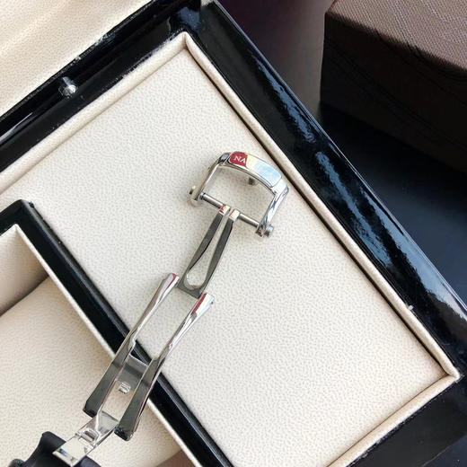 升级亲民版【钻圈款】PP百达翡丽 新款鹦鹉螺系列 男女都可佩戴
机芯：搭载进口西铁城 商品图8