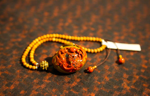 4mm核桃核战国红带天眼手把件 商品图3