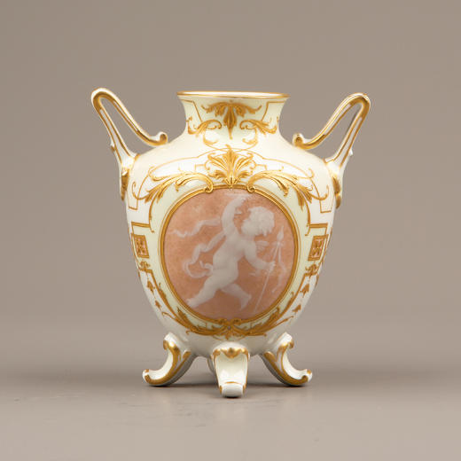 独角鹿西洋古董瓷器德国御窑KPM酒神花卉淡青釉描金浮雕玉石瓷瓶 商品图0