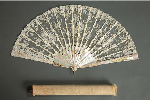 独角鹿西洋古董法国Duvelleroy工坊母贝扇骨珠片刺绣蕾丝扇面折扇 商品图2