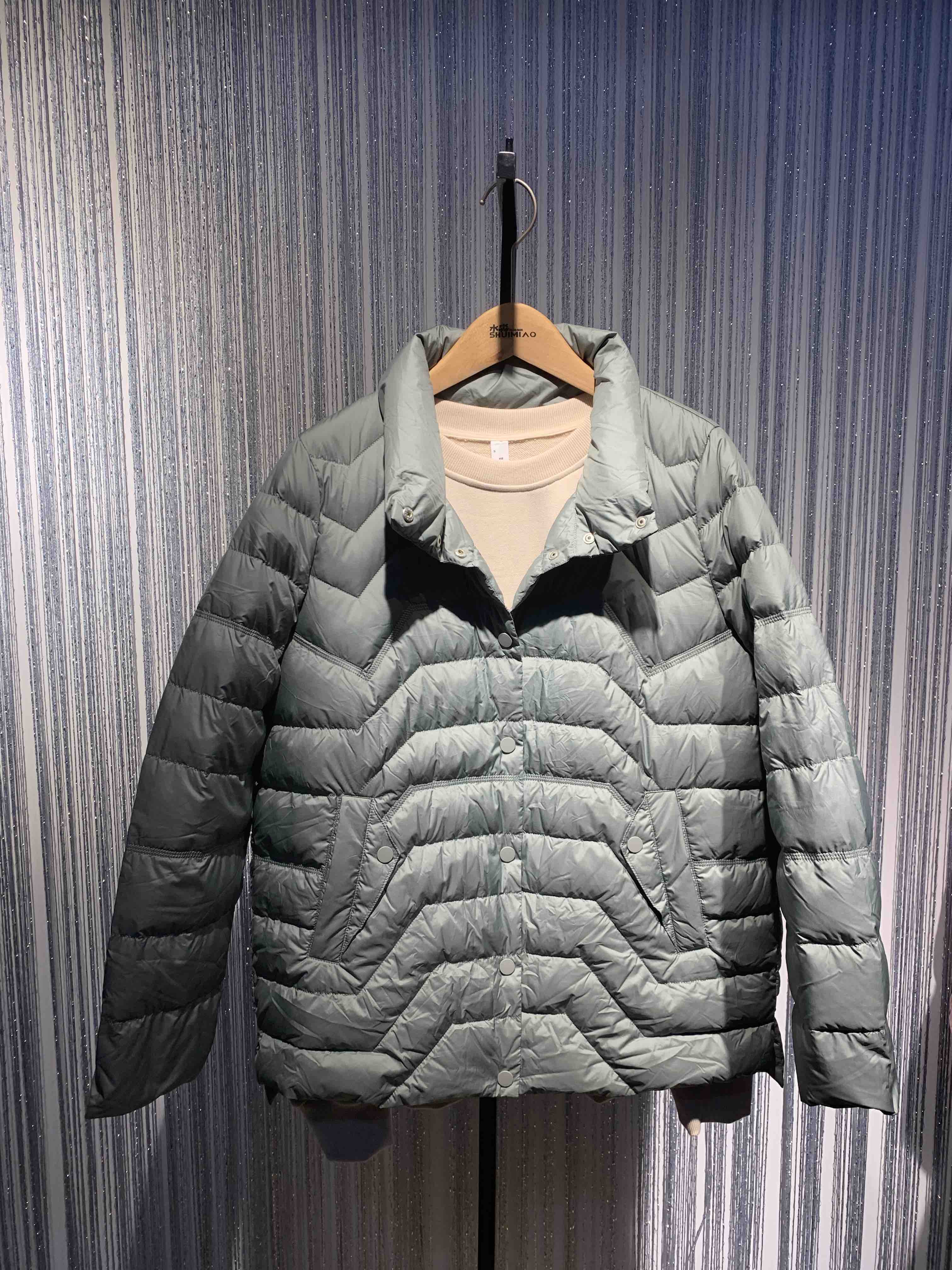 水淼2021冬新品爆款超显瘦舒适保暖轻羽绒羽绒服3230