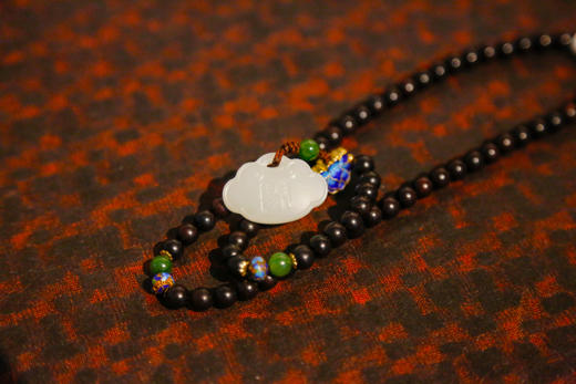 「小叶紫檀」和田玉古兽圆珠手串 6mm 商品图0