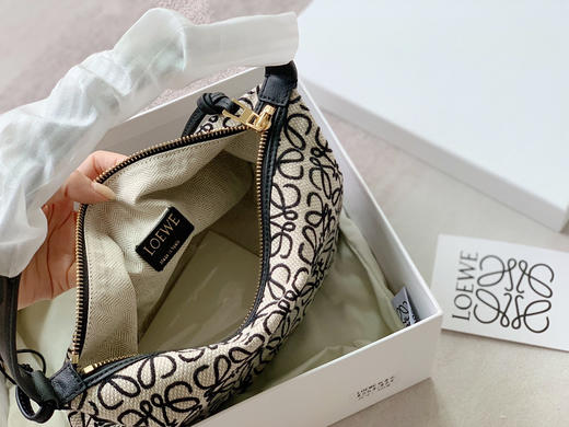 LOEWE 饭盒包小号-黑白拼 商品图2