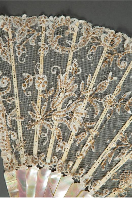 独角鹿西洋古董法国Duvelleroy工坊母贝扇骨珠片刺绣蕾丝扇面折扇 商品图3