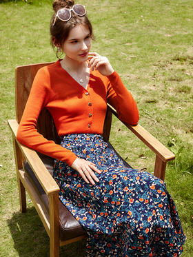 欧芮儿橘色V领针织衫女春秋新款2021修身长袖早秋紧身套头衫薄款