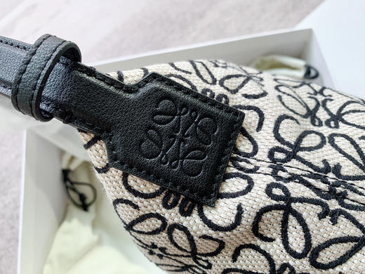 LOEWE 饭盒包小号-黑白拼 商品图8