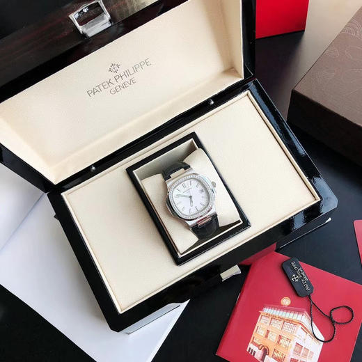 升级亲民版【钻圈款】PP百达翡丽 新款鹦鹉螺系列 男女都可佩戴
机芯：搭载进口西铁城 商品图1