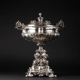 独角鹿西洋古董德国骏马茛苕花卉人物主题浮雕带盖纯银高脚樽