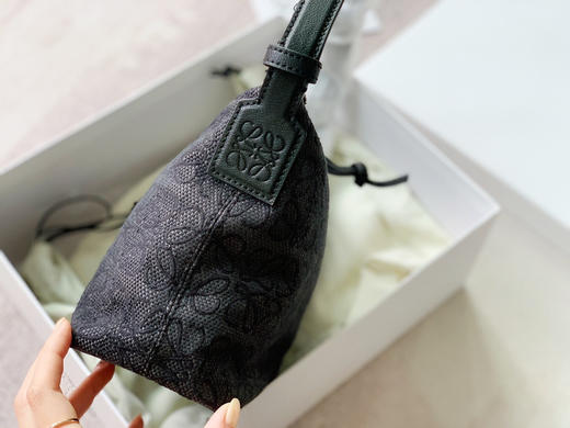 LOEWE 饭盒包小号.黑色 商品图7