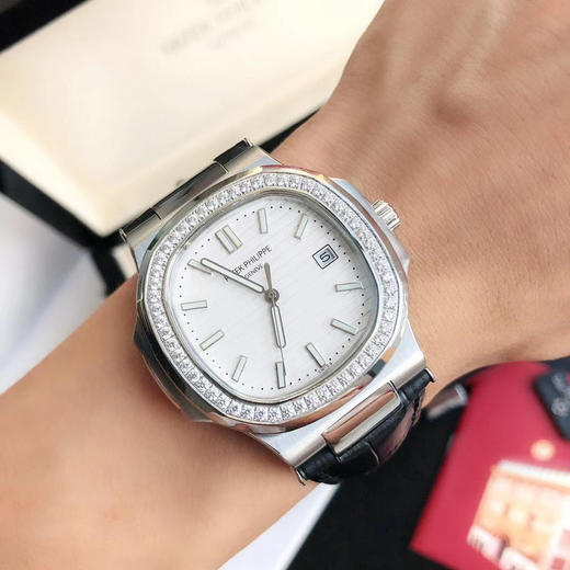 升级亲民版【钻圈款】PP百达翡丽 新款鹦鹉螺系列 男女都可佩戴
机芯：搭载进口西铁城 商品图4