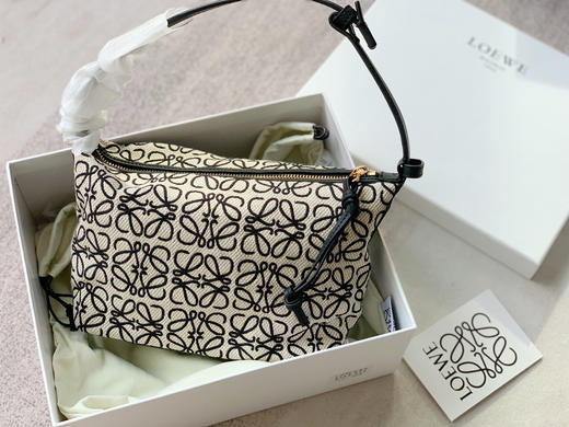 LOEWE 饭盒包小号-黑白拼 商品图7