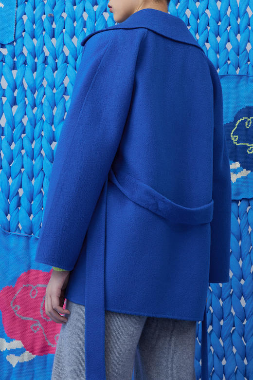 水波纹羊绒呢短款女大衣 SJF93W847N 商品图9