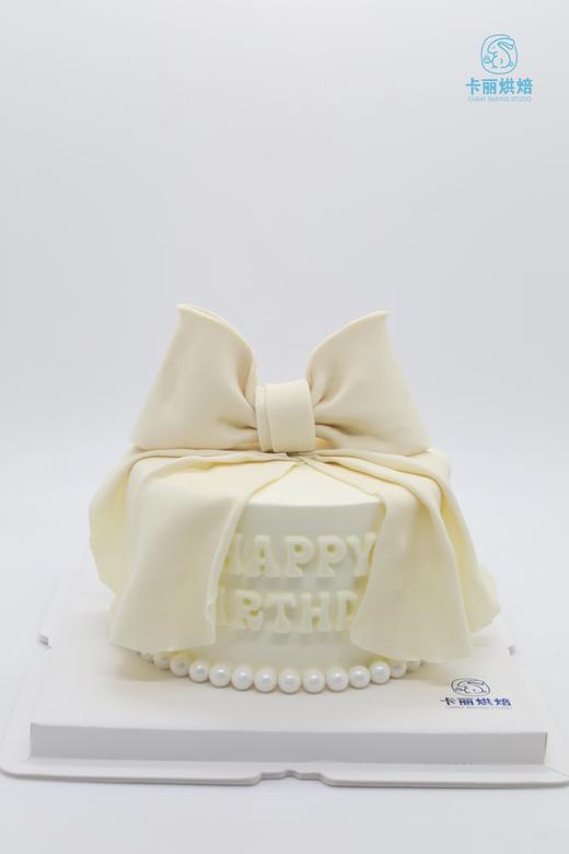 蝴蝶结翻糖蛋糕 商品图0